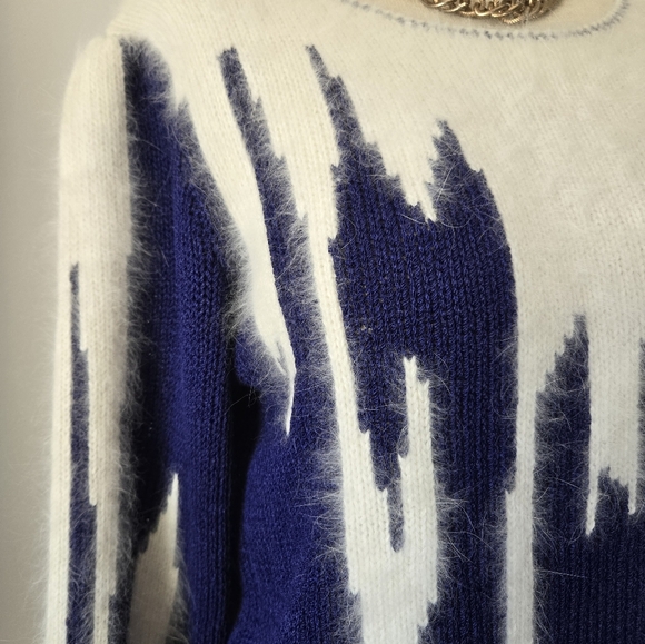 FRANCO VALERI Vintage Angora Electeic Blue and White Patterned Sweater. Large - Picture 3 of 12